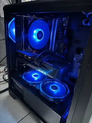 PC Gamer Ryzen 5 5600X + RX 7600 Gigabyte OC | 32GB RAM | Impecável
