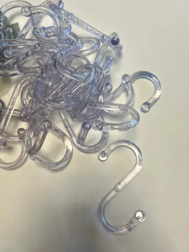 Cabides para loja, 50 de mandeira e 40 de plástico 