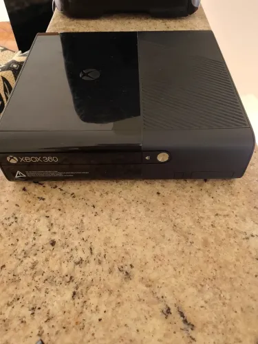 Xbox 360 Super Slim Completo (500GB + 320GB + Kinect + 90 + Jogos) 