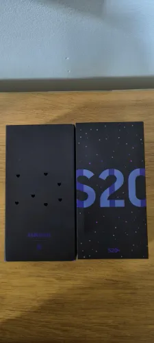 S20 Plus BTS - versão rara. 