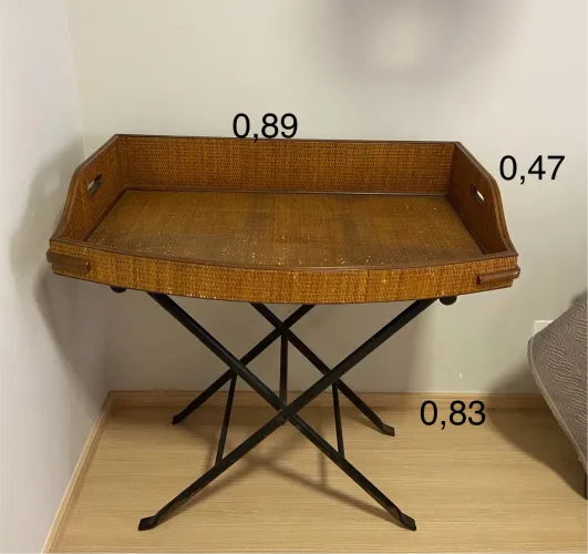 Bandeja com pés da Artefacto