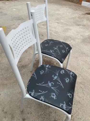 MESA DE VIDRO E 2 CADEIRAS