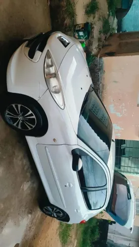 Peugeot 207 XR 1.4 Flex 8V 5P 2011