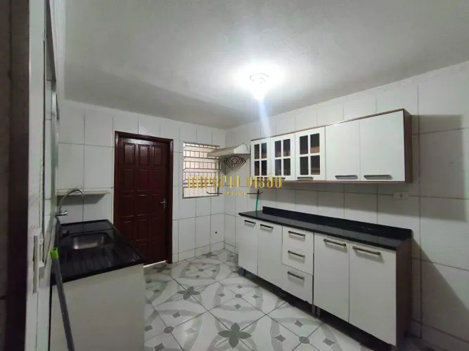 Casa para Locação de 3 dormitórios sendo 1 suíte com 3 vagas de garagem coberta no bairro 