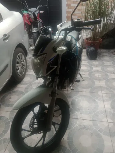Titan 2018 com 2026 pago