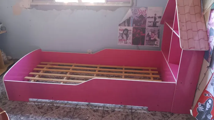 Vende-se cama infantil feminina