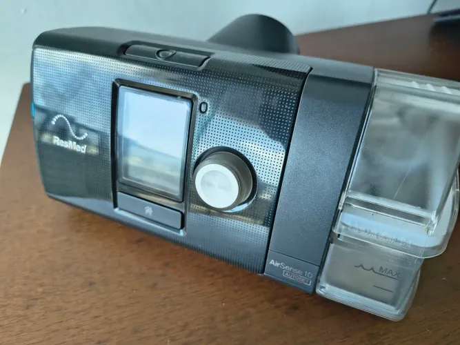 CPAP ResMed AirSense 10 AutoSet com umidificador integrado. (Usado)