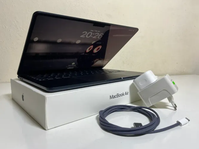 MacBook Air M5, 16Gb de RAM e 512Gb de armazenamento interno - Seminovo