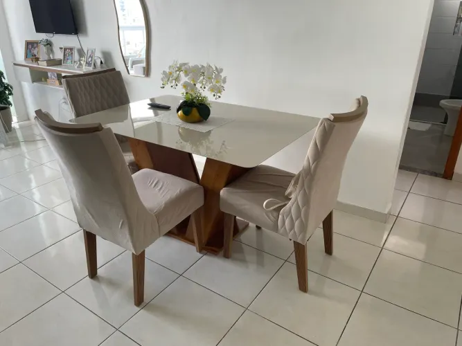 Mesa com 3 cadeiras