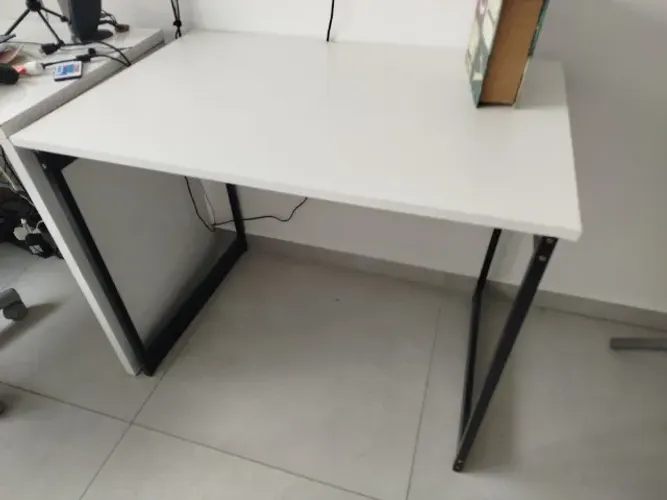 Mesa branca nova em MDF para escritório