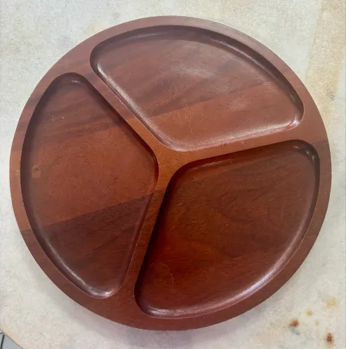 petisqueira vintage em madeira nobre, do design utilitário brasileiro