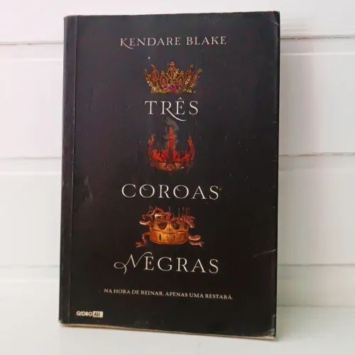 Três Coroas Negras (Livro)