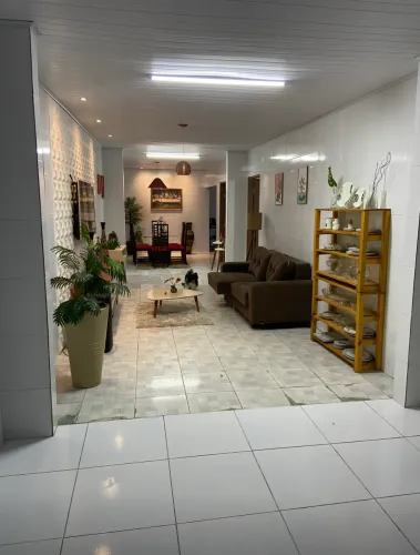 Vendo casa ampla com ponto comercial no Bugio