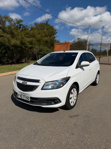 Chevrolet Onix Hatch LT 1.4 8V Flex Power Mec. 4P 2015