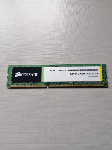 Memória RAM Corsair DDR3 4 GB (CMV4GX3M1A1333C9)