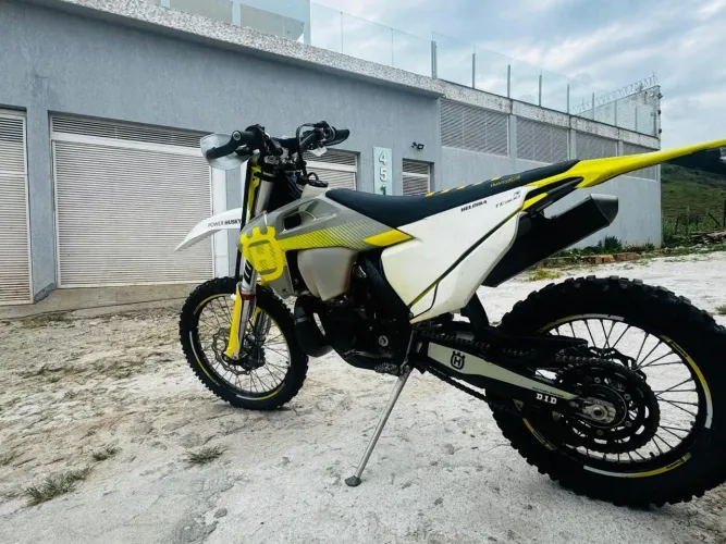 HUSQVARNA TE 300i ANO 2023 a mais nova de minas apenas 77 horas 