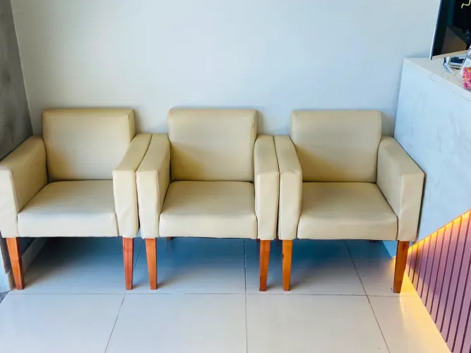 Maca e poltronas