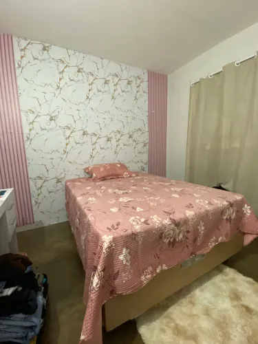 Vaga em Apto para (MENINA) Quarto individual