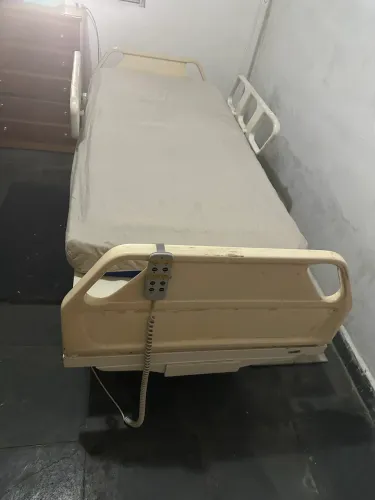 Vendo cama hospitalar com controle
