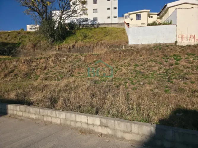 Excelente terreno de 654m² á venda a dois minutos do Centro de Poços de Caldas MG.