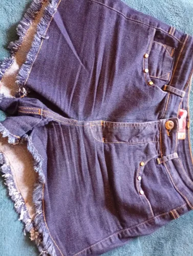 Vendo um short jeans