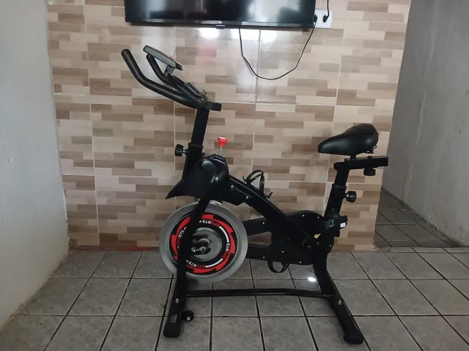 Bicicleta eglomética pra vender logo nova. Na caixa o valor R$ 600,00