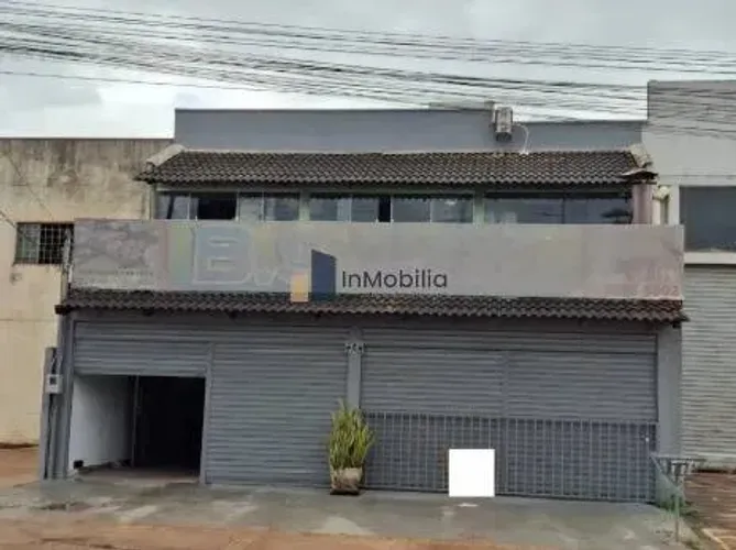 Ponto comercial com apartamento de 2 quartos em cima