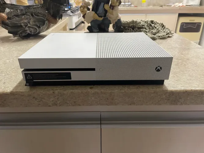 Xbox one s 1TB, ótimo estado