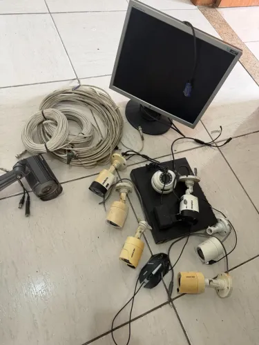 Kit CFTV Hikvision DVR com câmeras Intelbras