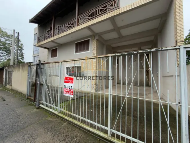 Casa com 150m², 3 dormitorios, 2 vagas de garagem para alugar no bairro Fátima em Canoas