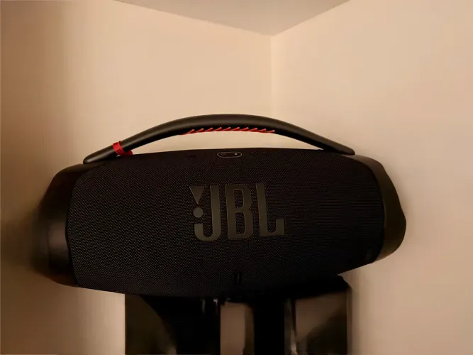 Caixa JBL na caixa.- Boombox