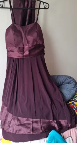 Esse Vestidos de festa vinho foi usado somente num casamento.