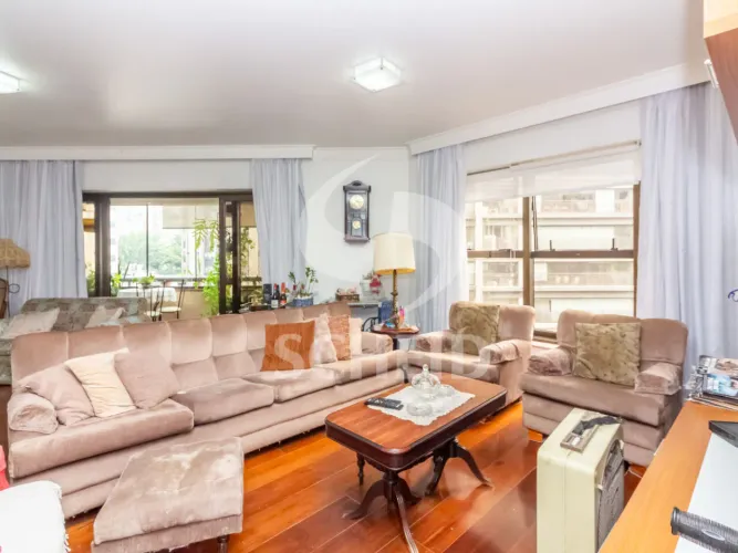 Apartamento á Venda em Perdizes com 185m², 5 quartos sendo 3 suites, 3 vagas.