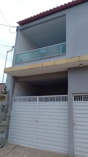 Alugo casa no 1° andar