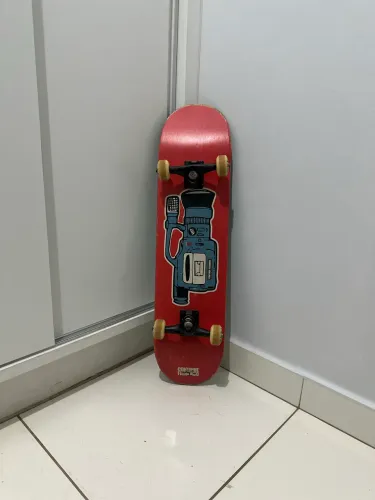 Skate Semi-Novo Completo - Shape Marfim + Trucks Pretos 