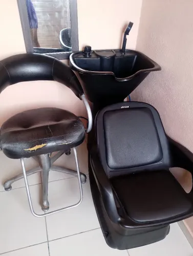 Vende-se lavatório de salão e cadeira