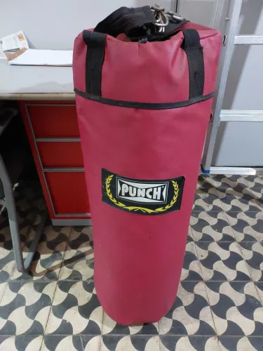 Saco de Pancada Punch 90 cm Usado - Boxe e Muay Thai
