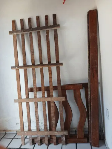 Cama de madeira