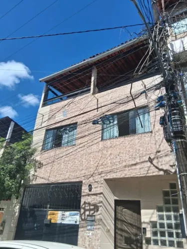 Alugo duplex no Roma com água e luz 