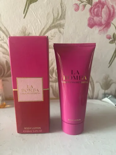 Body lotion lá bomba Carolina herrera 100ml
