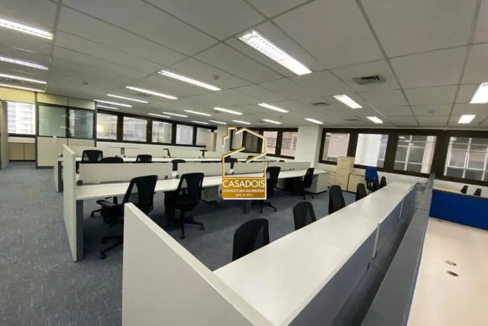 Conjunto Comercial andar inteiro para Venda ou Locação com 63 Posições de Trabalho na Aven