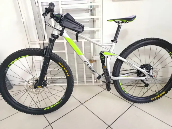 Bike semi nova CUBE marca europeia 