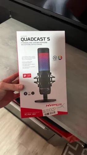 Microfone HyperX QuadCast S RGB com Braço Articulado e Caixa