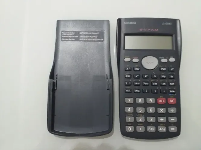 Calculador CASIO FX-82MS /S.V.P.A.M nova completa com capa.