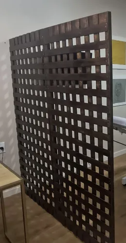 Divisória decorativa em madeira