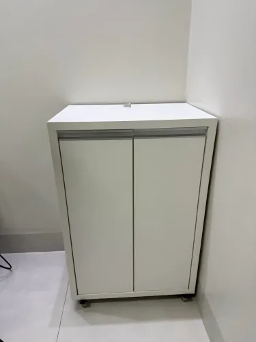 Armário auxiliar 