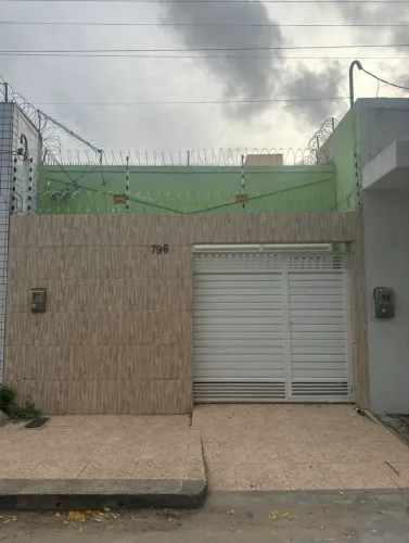 Aluga-se Casa no Alecrim - Próximo a Rua dos Canindés