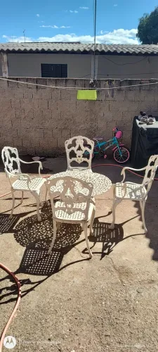 Mesa para jardim ( decoração )