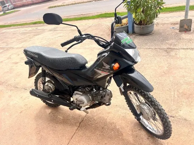 Vendo essa Pop 110 Es 24/25 , quitado , documentado, emplacado no jeito de pegar a andar