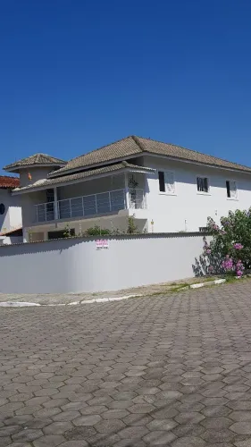 Suítes a 200m da praia Martin de Sá- Caraguatatuba.